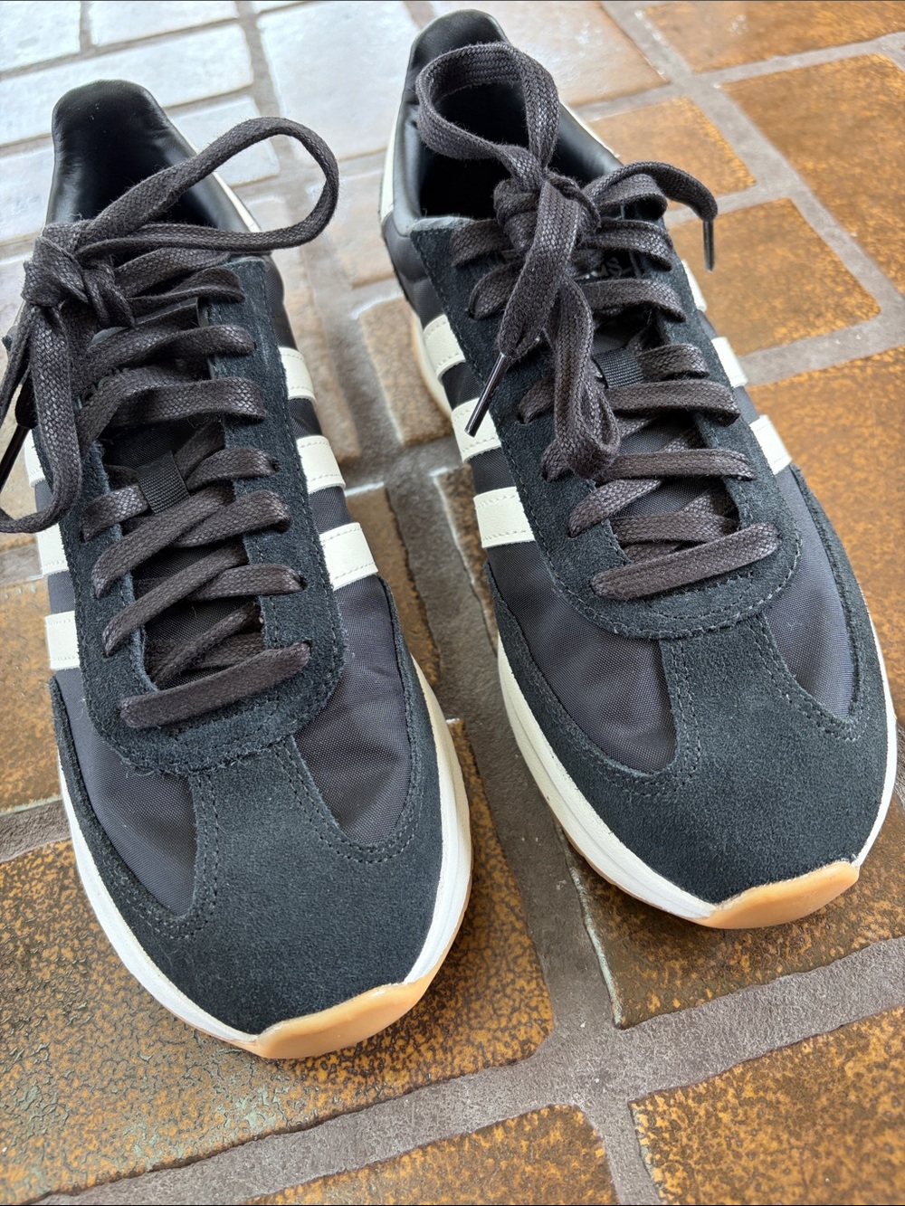 Adidas Black & White Run 70s 2.0 Sneakers - Picture 4 of 12